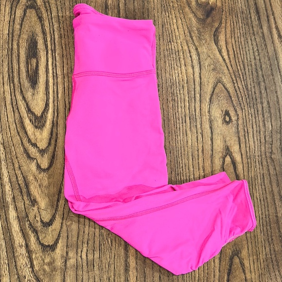 Lululemon Barbie pink cropped leggings size 2 - Picture 5 of 5